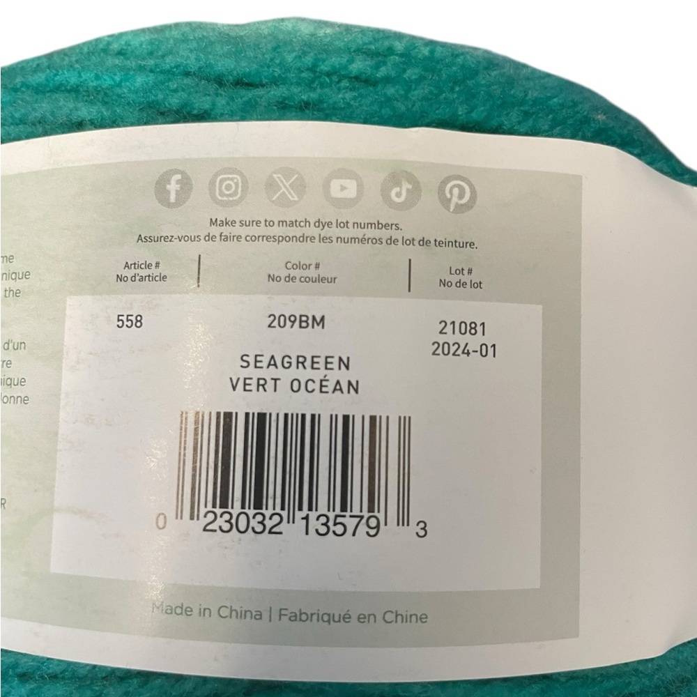 Lion Brand Yarn Cake 558-209BM‎ Mandala Gradient Yarn Seagreen NEW 5.29 oz - Picture 4 of 4